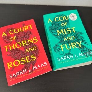 A Court of Thorns and Roses Books 1 & 2 (Paperback Set) – Excellent Condition